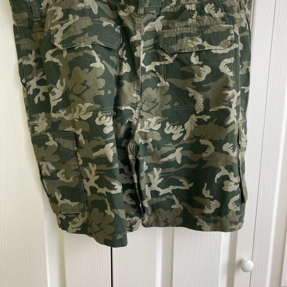 Men's Cargo Shorts Size 42 - Picture 3 of 4